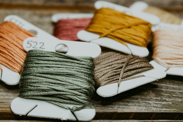 Quelles sont les meilleures pratiques pour enseigner la broderie à des débutants?